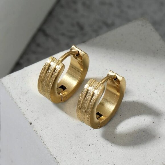 Stainless Steel Gold Huggie Hoop Hinged Snap Earrings Women Men NWT - Picture 3 of 4